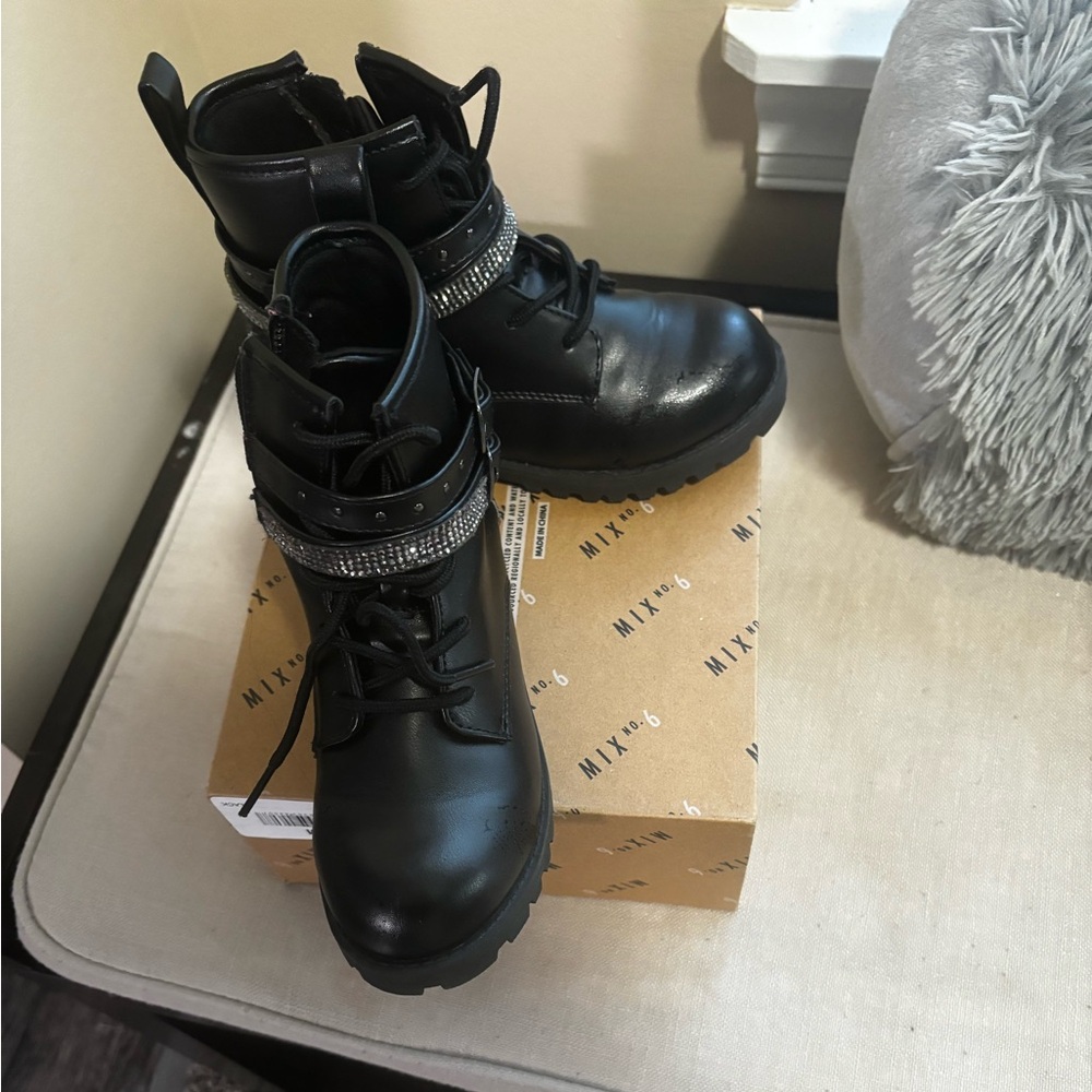 Cute girls fall boots
